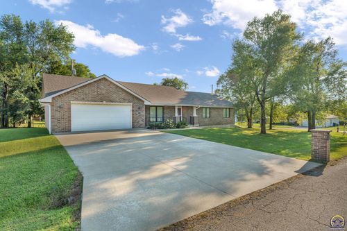 299 E 7th St, Hoyt, KS, 66440-9624 | Card Image