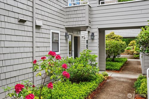 1052-4149 220th Pl Se, Issaquah, WA, 98029-9273 | Card Image