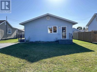 625 3 Rd St W, Home with 2 bedrooms, 1 bathrooms and null parking in Fort Frances ON | Image 2