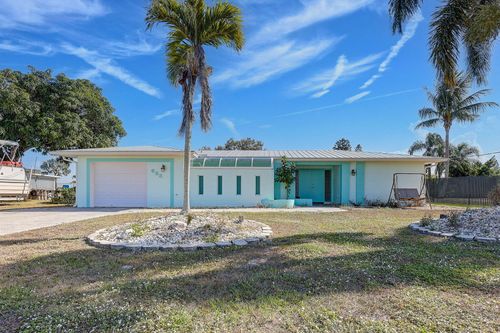 683 Se Harborview Dr, Port St. Lucie, FL, 34983-2703 | Card Image