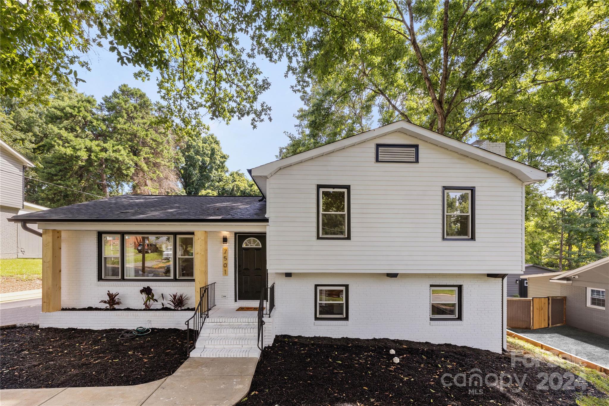 Briardale Dr, Charlotte, NC 28212