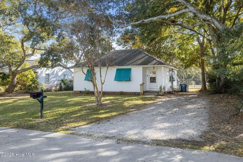 3413 Taylor St, Morehead City, NC, 28557-3267 | Card Image