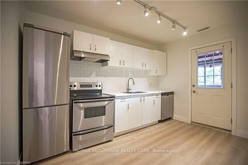 2-49 Fairleigh Ave S, Hamilton, ON, L8M2K1 | Card Image