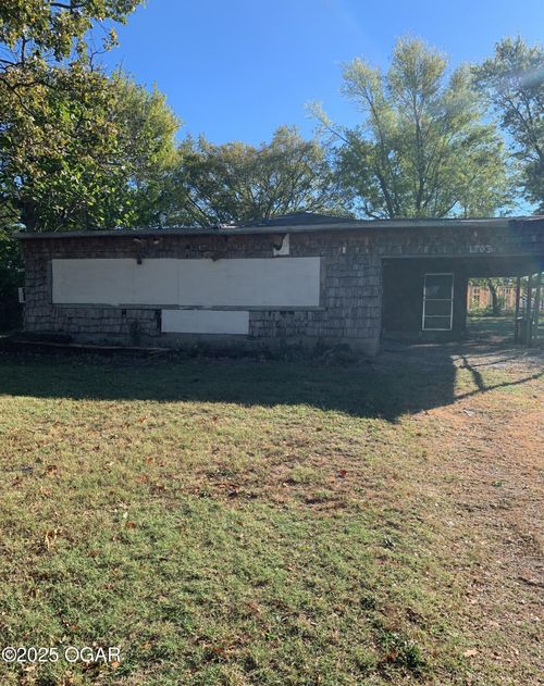 1703 S Wood St, Galena, KS, 66739-1761 | Card Image