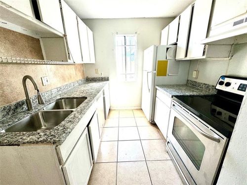apt-3010-8405 Wilcrest Dr, Houston, TX, 77072-4322 | Card Image