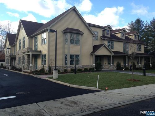 40 Russell Ave, Old Tappan, NJ, 07675-7265 | Card Image