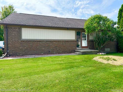 20561 Longwood Dr, Clinton Twp, MI, 48038-4422 | Card Image