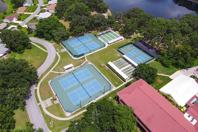 5512 Rosewall Cir, House other with 2 bedrooms, 2 bathrooms and null parking in LEESBURG FL | Image 38