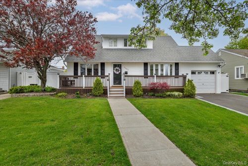 3603 Southview Ave, Wantagh, NY, 11793-2725 | Card Image