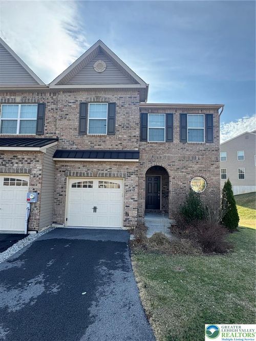 1456 Caspian St, Allentown, PA, 18104-8233 | Card Image