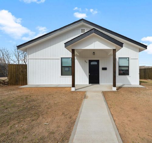 809 E 15th St, Big Spring, TX, 79720-4733 | Card Image