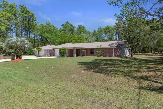 4749 N Pink Poppy Dr, House other with 3 bedrooms, 2 bathrooms and 4 parking in BEVERLY HILLS FL | Image 4