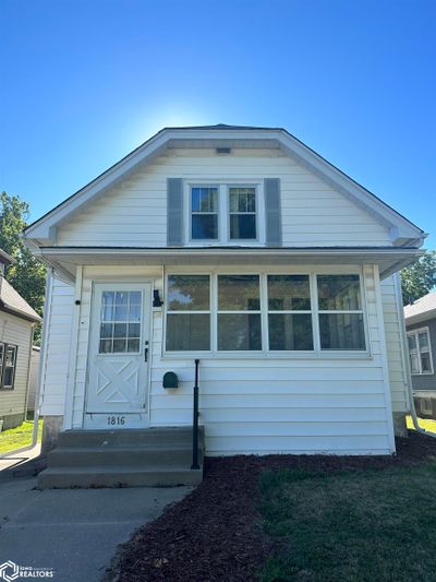 1816 S Central Avenue, Home with 3 bedrooms, 1 bathrooms and 2 parking in Burlington IA | Image 1