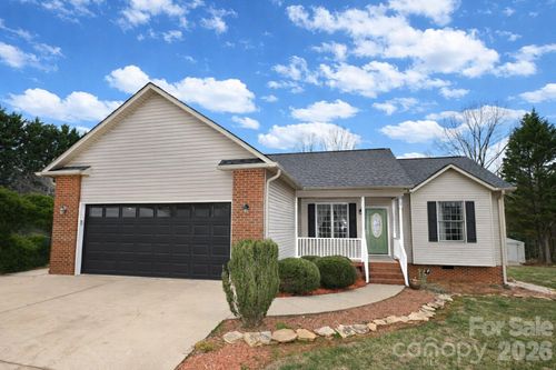 5505 Creek Point Dr, Hickory, NC, 28601-7089 | Card Image