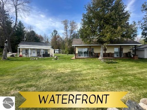 557 N Scott Dr, Farwell, MI, 48622-8502 | Card Image