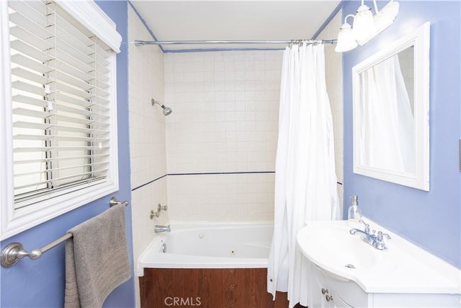 Main Bathroom | Image 18