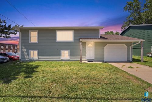317 S Sycamore Ave, Sioux Falls, SD, 57110-1237 | Card Image