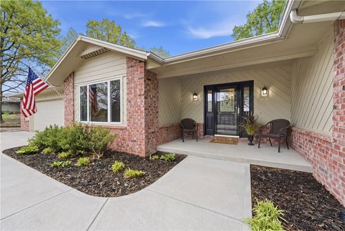 26 Mckenzie Dr, Bella Vista, AR, 72715-5108 | Card Image