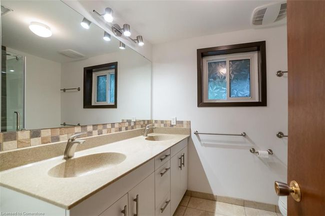 125 Lakeside Dr, House other with 4 bedrooms, 2 bathrooms and 5 parking in Grimsby ON | Image 23