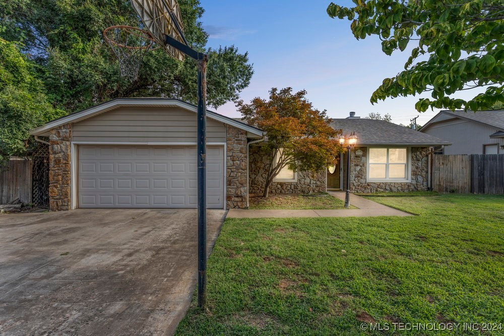 35th Pl, Sand Springs, OK 74063