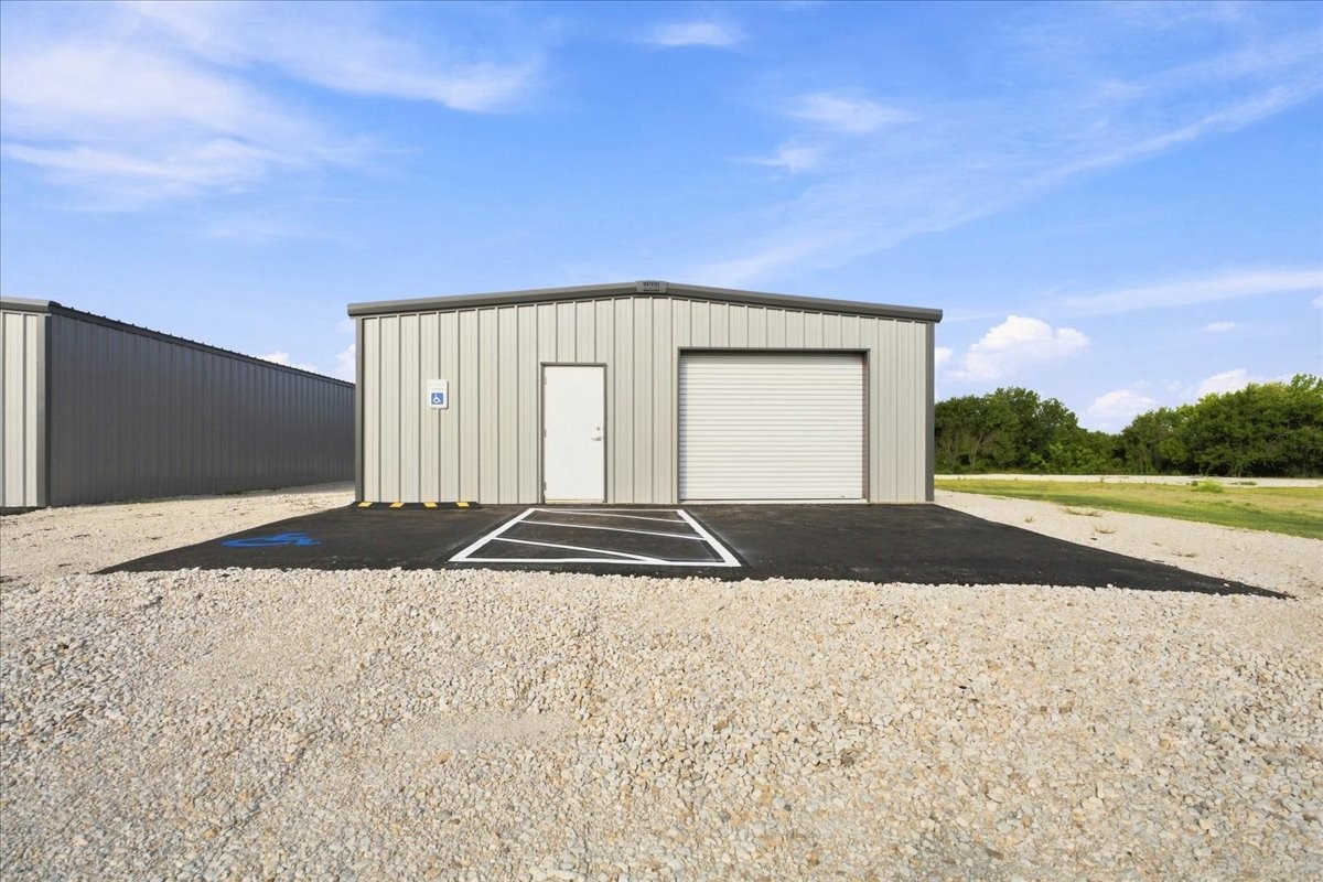 Commercial Lease in Corsicana 2