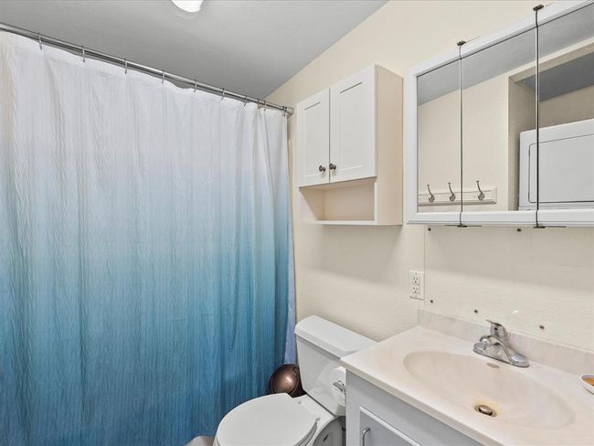 Tere is a full bath with a washer and dryer | Image 43