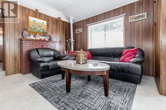 1981 Tiny Beaches Rd S, House other with 3 bedrooms, 1 bathrooms and 2 parking in Tiny ON | Image 8