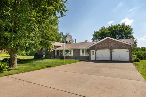 7121 Pine Rd, EAST DUBUQUE, IL, 61025-9641 | Card Image