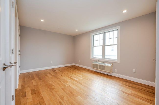 APT-204 - 661 W Broadway, Condo with 3 bedrooms, 2 bathrooms and null parking in Long Beach NY | Image 13