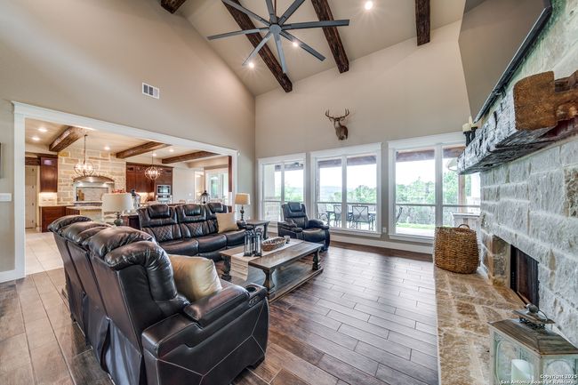 895 Private Road 1742, House other with 4 bedrooms, 5 bathrooms and null parking in Mico TX | Image 8
