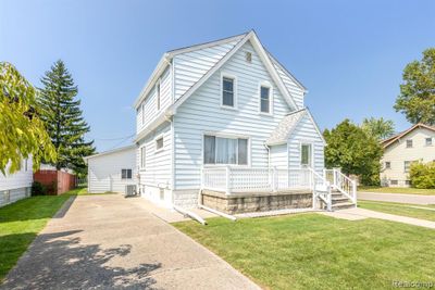 1303 20 Th Street, Home with 3 bedrooms, 1 bathrooms and null parking in Port Huron MI | Image 1