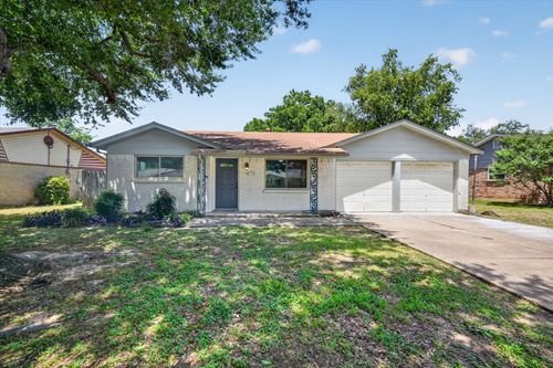 913 Russell Ln, Bedford, TX, 76022-7111 | Card Image