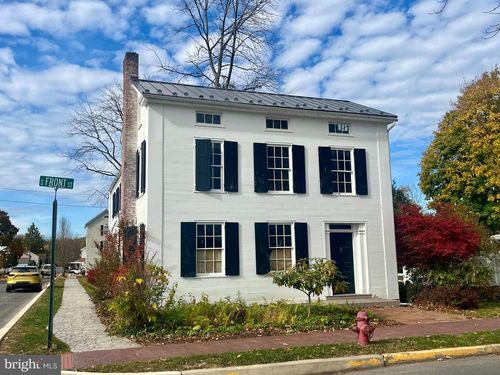 18 S Front St, Selinsgrove, PA, 17870-2119 | Card Image