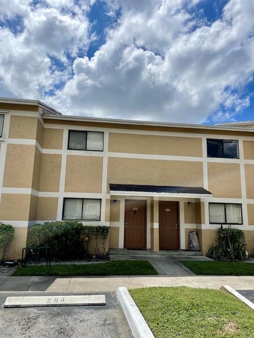 9490 Palm Cir S, Pembroke Pines, FL, 33025-1125 | Card Image