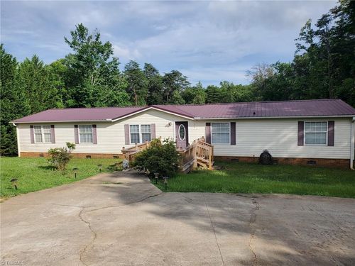 3947 Nc 8 Hwy S, Walnut Cove, NC, 27052-5648 | Card Image