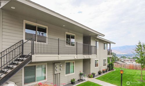 apt-21-520 11th St Ne, East Wenatchee, WA, 98802-4276 | Card Image