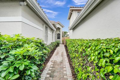 6675 Nw 25th Way, House other with 3 bedrooms, 2 bathrooms and null parking in Boca Raton FL | Image 3