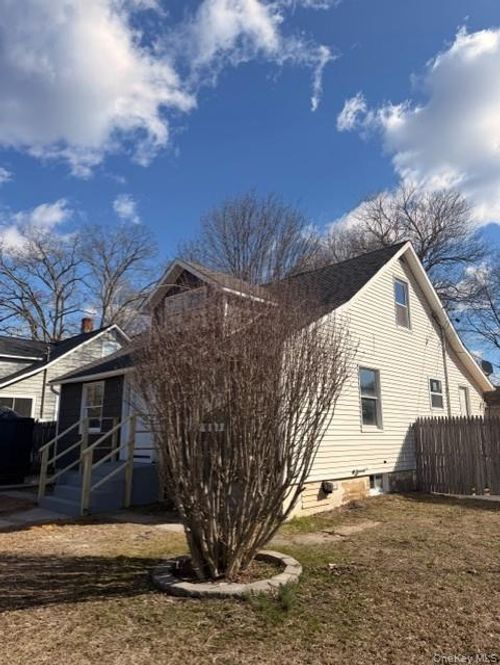 173 Ferndale Blvd, Islip, NY, 11751-2216 | Card Image