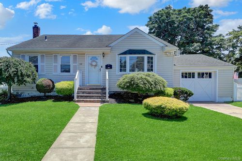 344 Tremont Rd, Lindenhurst, NY, 11757-1841 | Card Image
