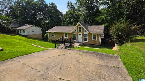 640 16th Terrace Cir Nw, CENTER POINT, AL, 35215-5328 | Card Image