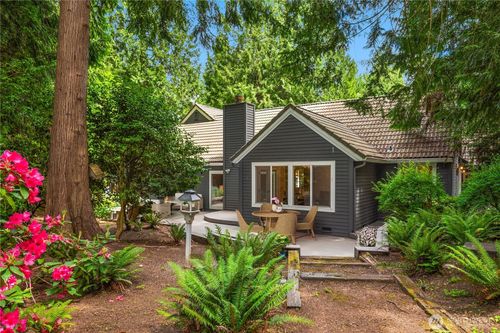 2231 Sahalee Dr E, Sammamish, WA, 98074-6318 | Card Image