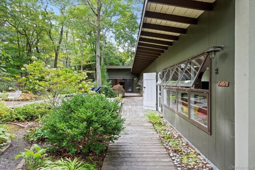 46 Flaggy Hole Rd, East Hampton, NY, 11937-1209 | Card Image