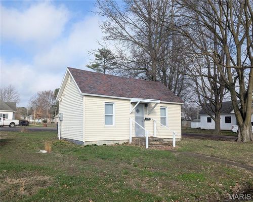 701 White Ave, Greenville, IL, 62246-2256 | Card Image