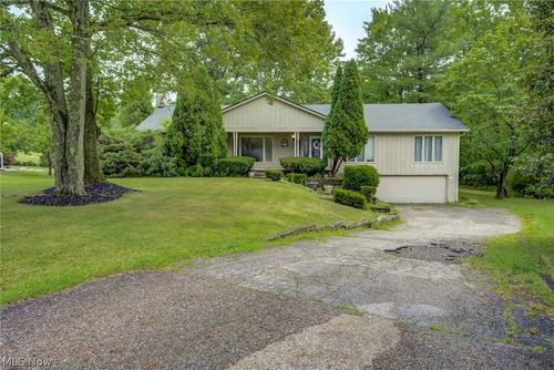 17444 Long Meadow Trl, Chagrin Falls, OH, 44023-5619 | Card Image