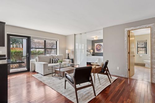 apt-102-2201 3rd Ave S, Minneapolis, MN, 55404-3501 | Card Image