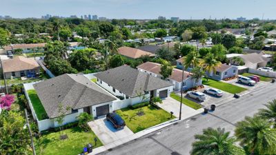 1041 W Lakewood Road, House other with 3 bedrooms, 2 bathrooms and null parking in West Palm Beach FL | Image 2