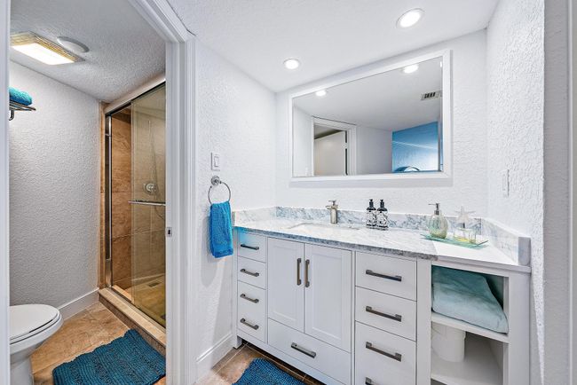 APT-305 - 5420 N Ocean Dr, Condo with 2 bedrooms, 2 bathrooms and null parking in Riviera Beach FL | Image 11