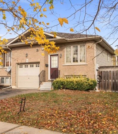 594 Grey St, Townhouse with 3 bedrooms, 2 bathrooms and 2 parking in Brantford ON | Image 1