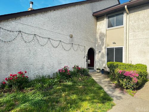 107 Thoreau Dr, Plainsboro, NJ, 08536-3037 | Card Image