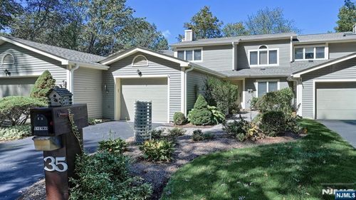 35 Stone Row Ln, Oak Ridge, NJ, 07438-9519 | Card Image